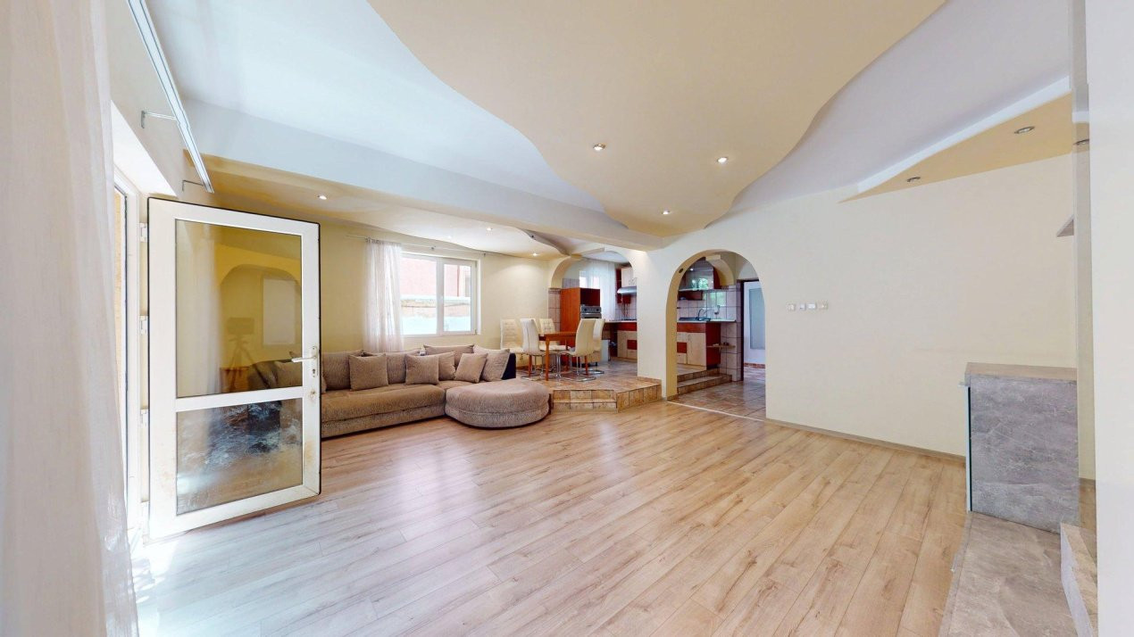 De vanzare Casa / Vila + Teren liber 420 mp + Piscina  Zona Prelungirea Ghencea