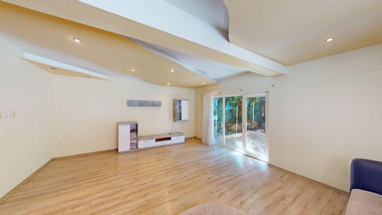 De vanzare Casa / Vila + Teren liber 420 mp + Piscina  Zona Prelungirea Ghencea