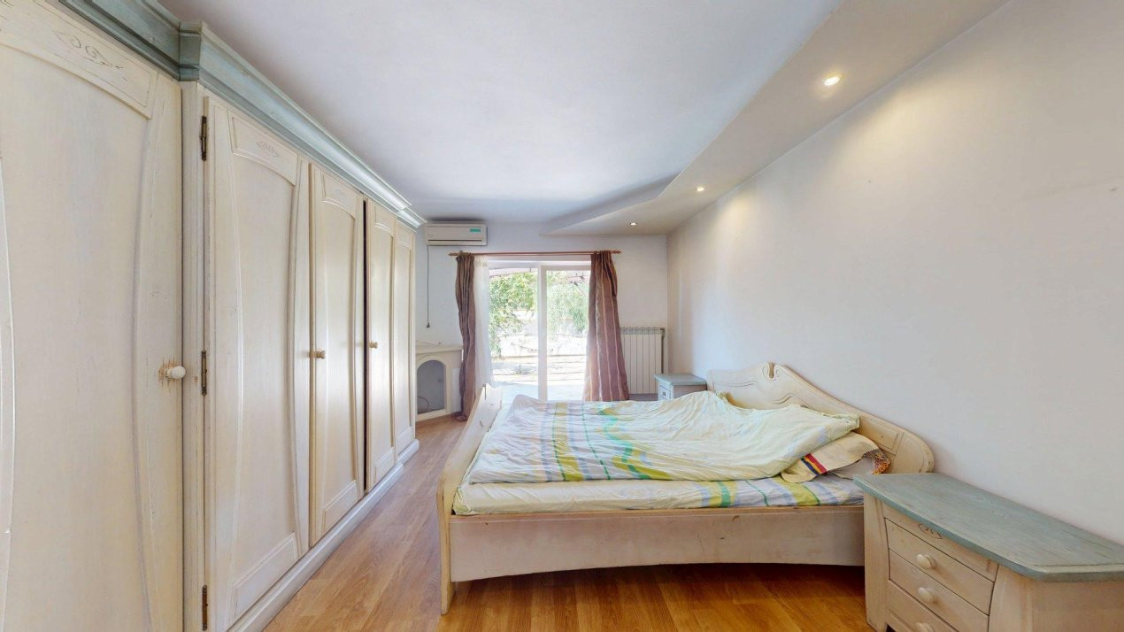 De vanzare Casa / Vila + Teren liber 420 mp + Piscina  Zona Prelungirea Ghencea