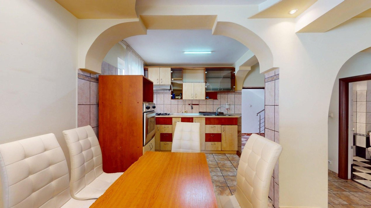 De vanzare Casa / Vila + Teren liber 420 mp + Piscina  Zona Prelungirea Ghencea