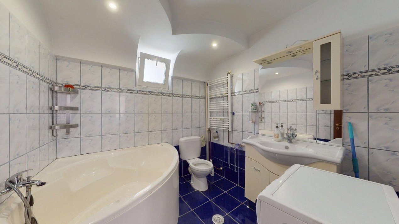 De vanzare Casa / Vila + Teren liber 420 mp + Piscina  Zona Prelungirea Ghencea