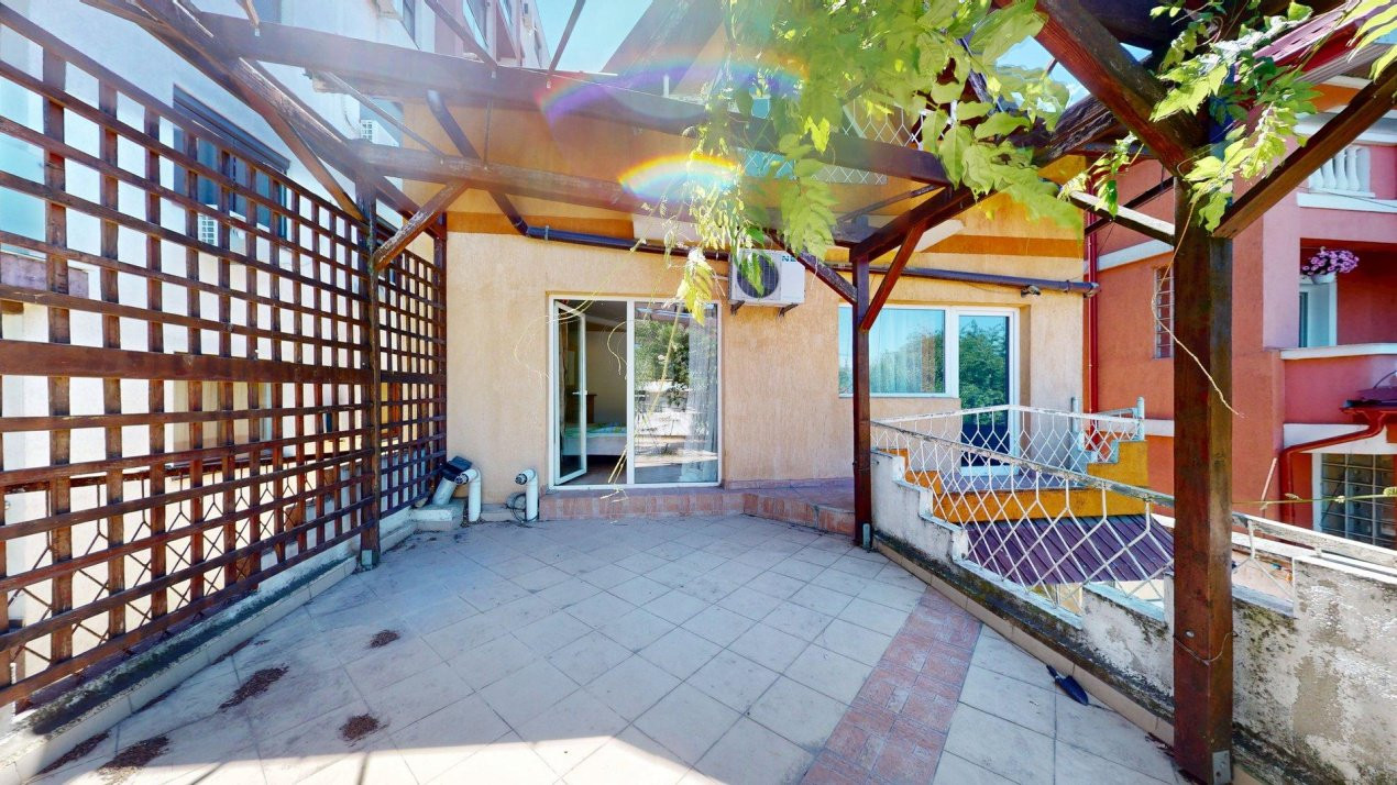 De vanzare Casa / Vila + Teren liber 420 mp + Piscina  Zona Prelungirea Ghencea