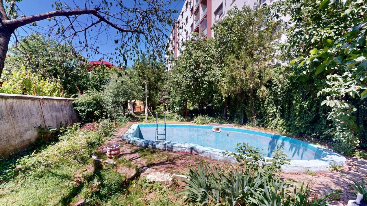 De vanzare Casa / Vila + Teren liber 420 mp + Piscina  Zona Prelungirea Ghencea