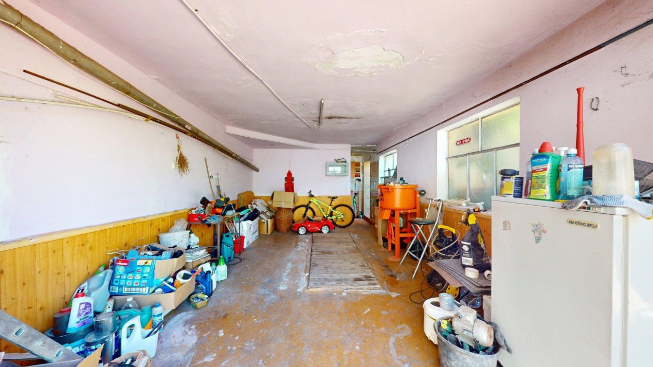 De vanzare Casa / Vila + Teren liber 420 mp + Piscina  Zona Prelungirea Ghencea