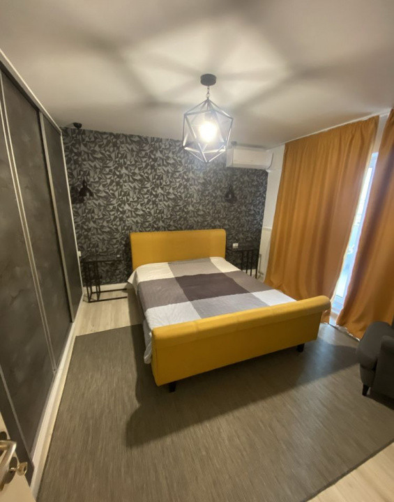 Piata Unirii - 3 camere de inchiriat, cu centrala proprie