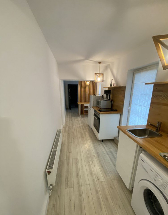 Piata Unirii - 3 camere de inchiriat, cu centrala proprie