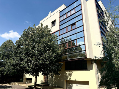 Apartament Zambaccian birouri/rezidențial, parcare inclusă