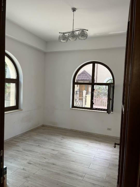 Spatiu emblematic situat in inima orasului pretabil activitati comerciale 