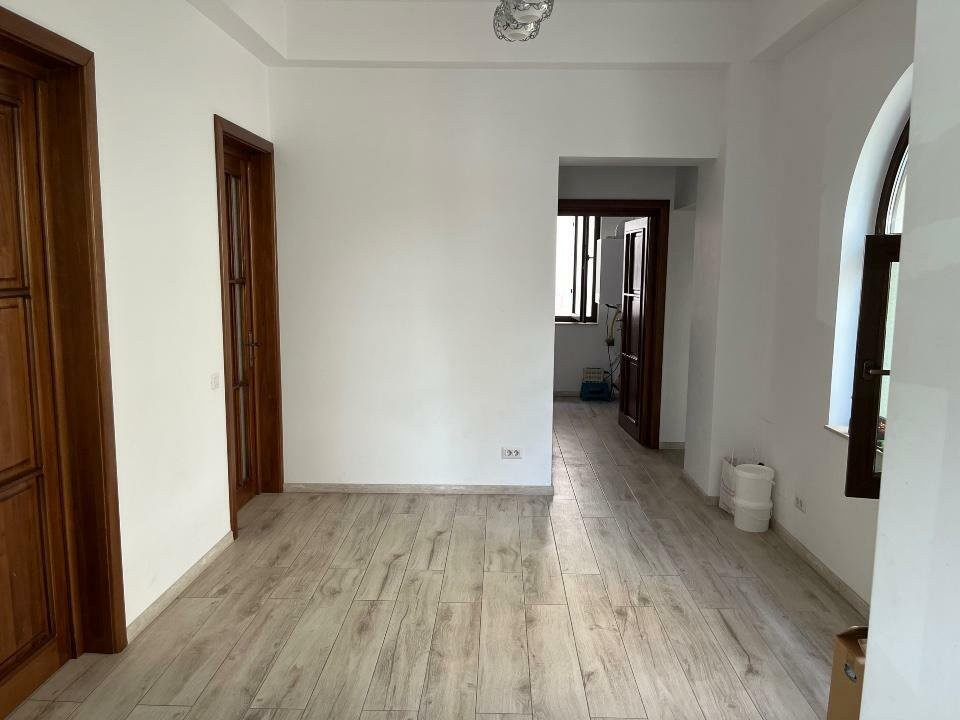 Spatiu emblematic situat in inima orasului pretabil activitati comerciale 