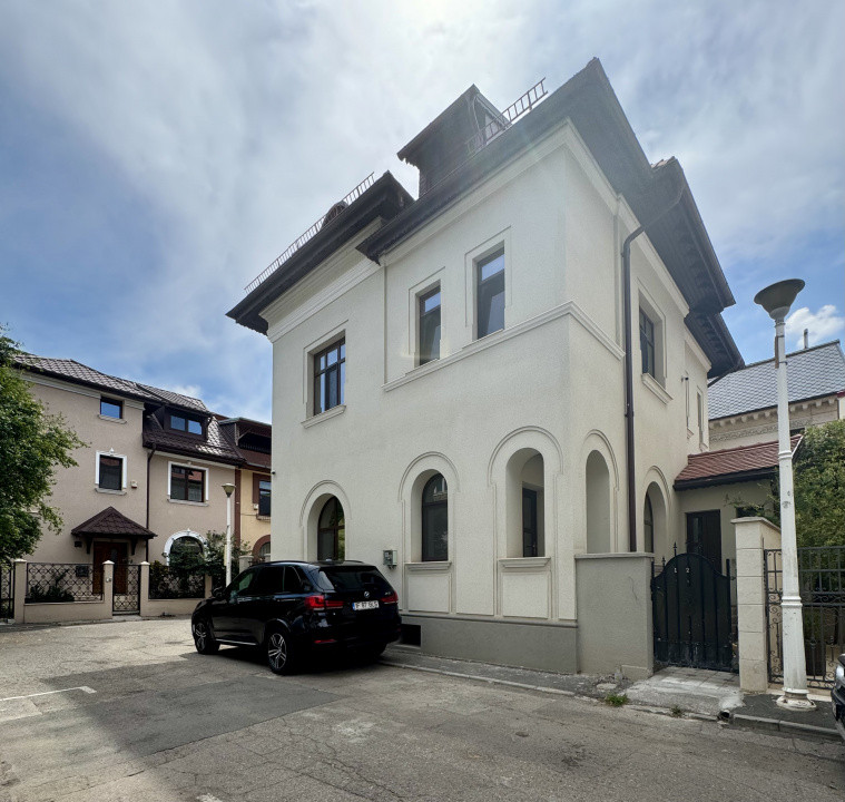 Spatiu emblematic situat in inima orasului pretabil activitati comerciale 