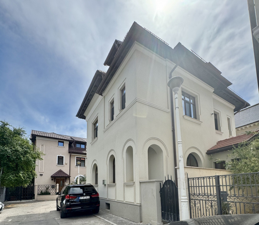 Spatiu emblematic situat in inima orasului pretabil activitati comerciale 
