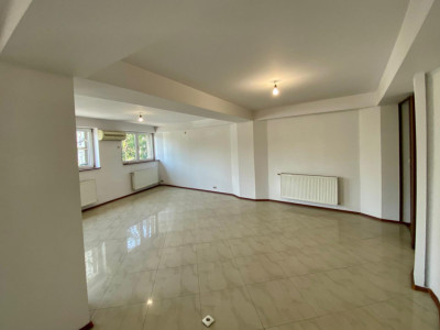 Spatiu comercial, stradal, de inchiriat