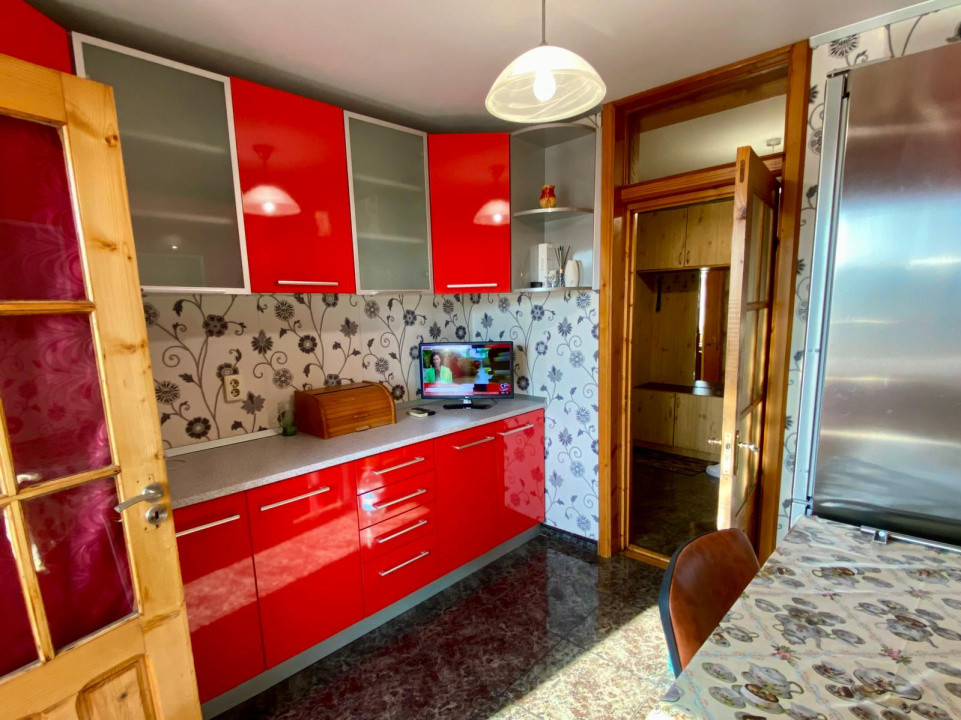 Apartament 2 camere de vanzare, Str. Decebal, Giurgiu- zona EXCELENTA
