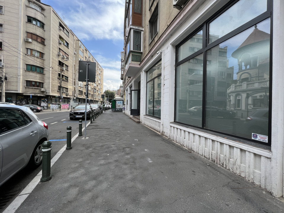 Spatiu comercial situat central, cu vitrina & vizibilitate. Ideal Investitie 