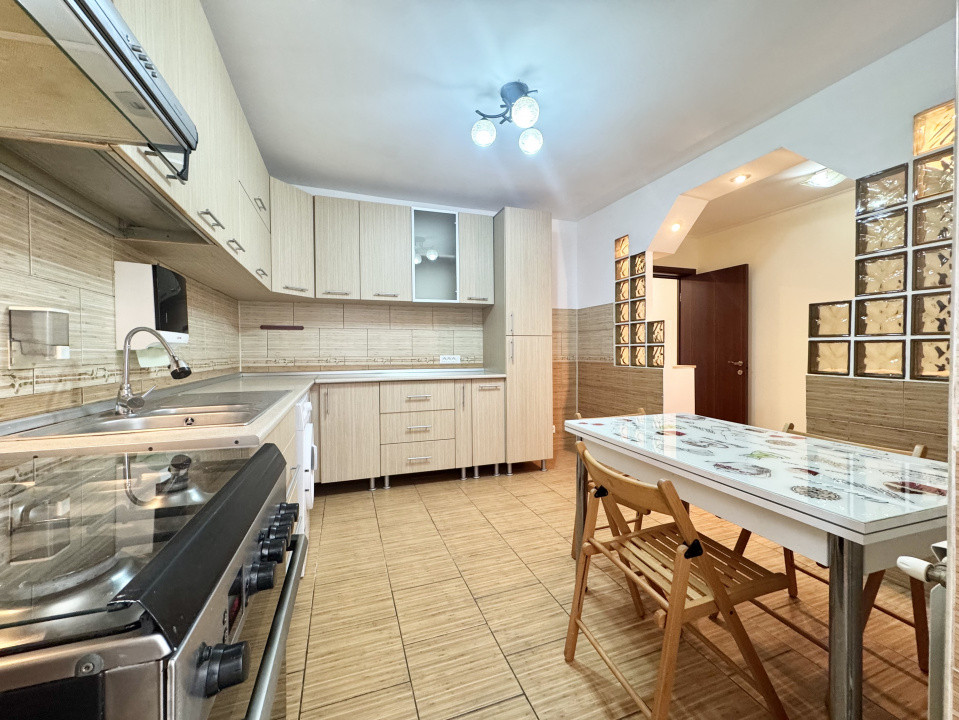  De Vanzare Apartament 3 Camere Rahova  Stradal, Vedere Spate, Anvelopat