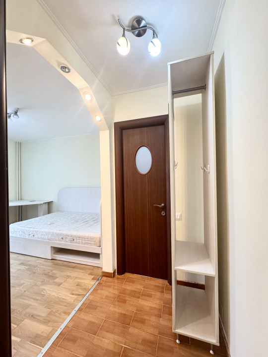  De Vanzare Apartament 3 Camere Rahova  Stradal, Vedere Spate, Anvelopat