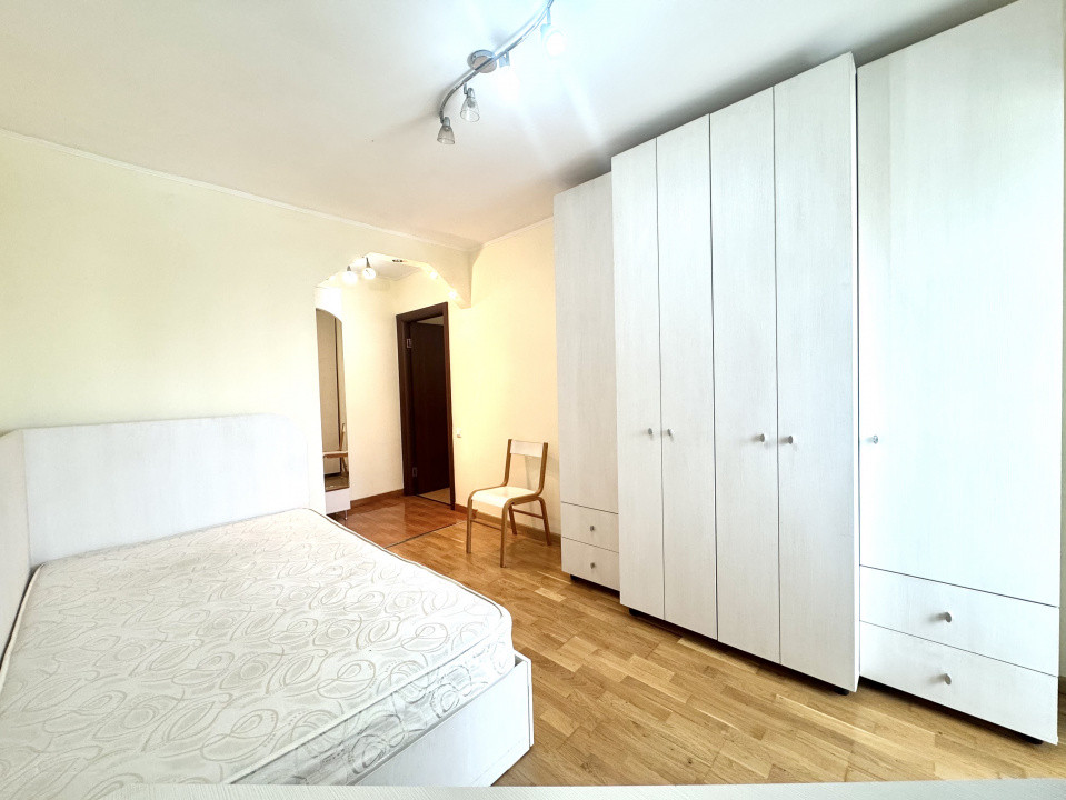  De Vanzare Apartament 3 Camere Rahova  Stradal, Vedere Spate, Anvelopat