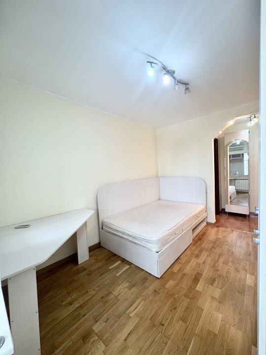  De Vanzare Apartament 3 Camere Rahova  Stradal, Vedere Spate, Anvelopat