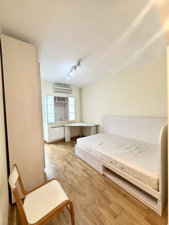  De Vanzare Apartament 3 Camere Rahova  Stradal, Vedere Spate, Anvelopat