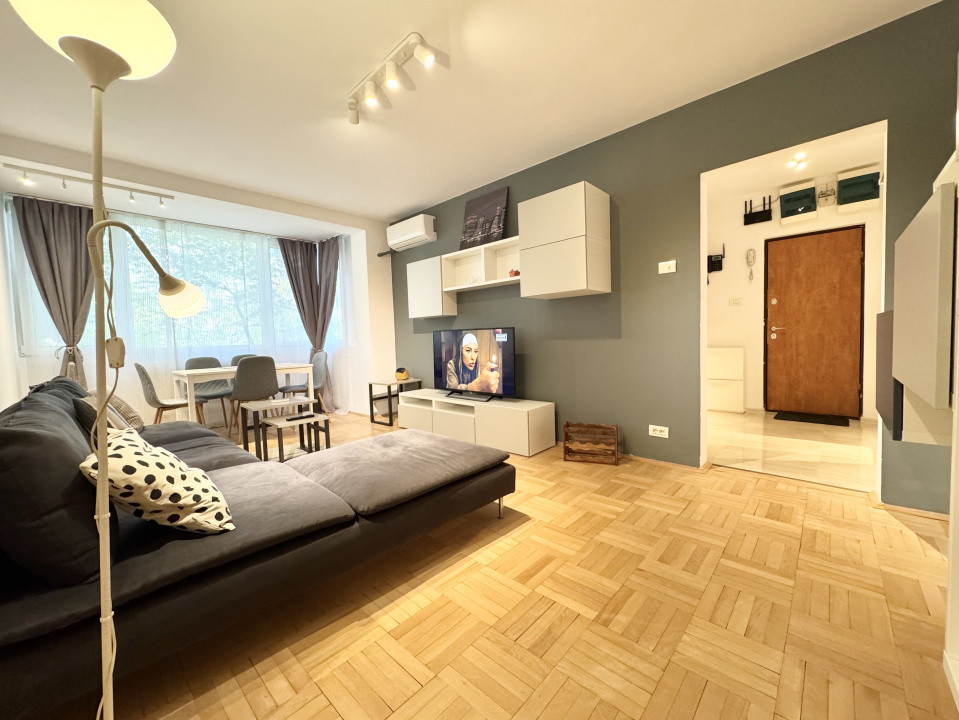 Apartament renovat cu 4 camere Metrou Lujerului
