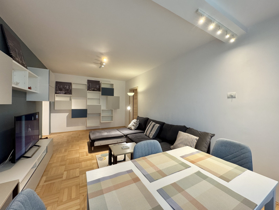 Apartament renovat cu 4 camere Metrou Lujerului