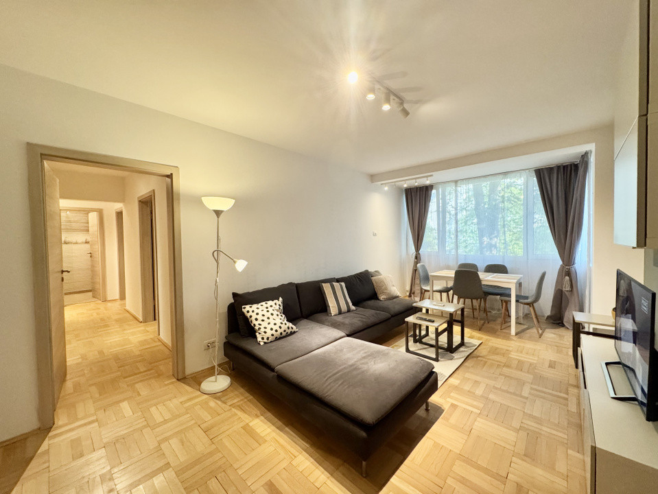 Apartament renovat cu 4 camere Metrou Lujerului