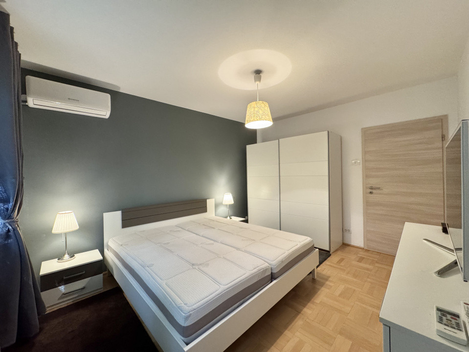 Apartament renovat cu 4 camere Metrou Lujerului