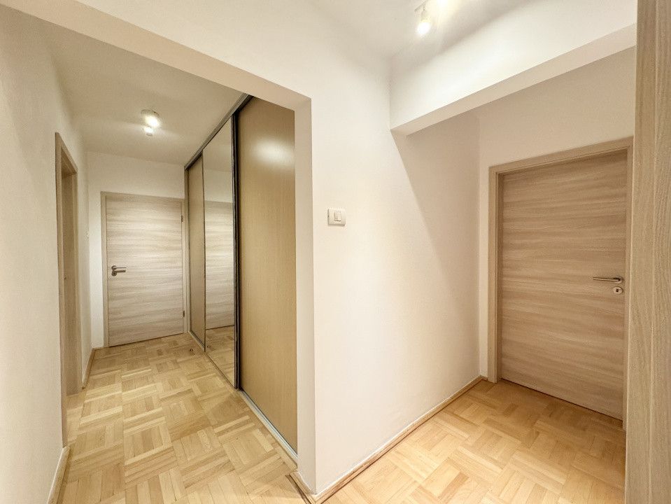 Apartament renovat cu 4 camere Metrou Lujerului