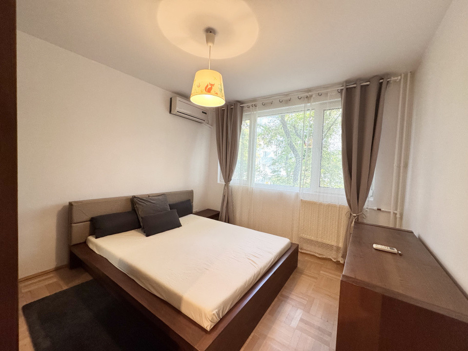 Apartament renovat cu 4 camere Metrou Lujerului