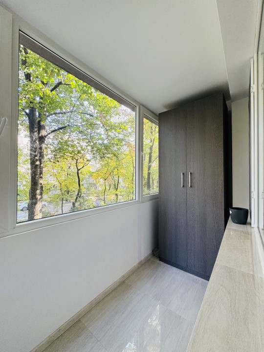 Apartament renovat cu 4 camere Metrou Lujerului