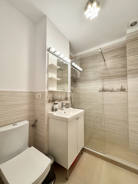 Apartament renovat cu 4 camere Metrou Lujerului