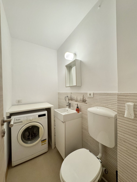 Apartament renovat cu 4 camere Metrou Lujerului