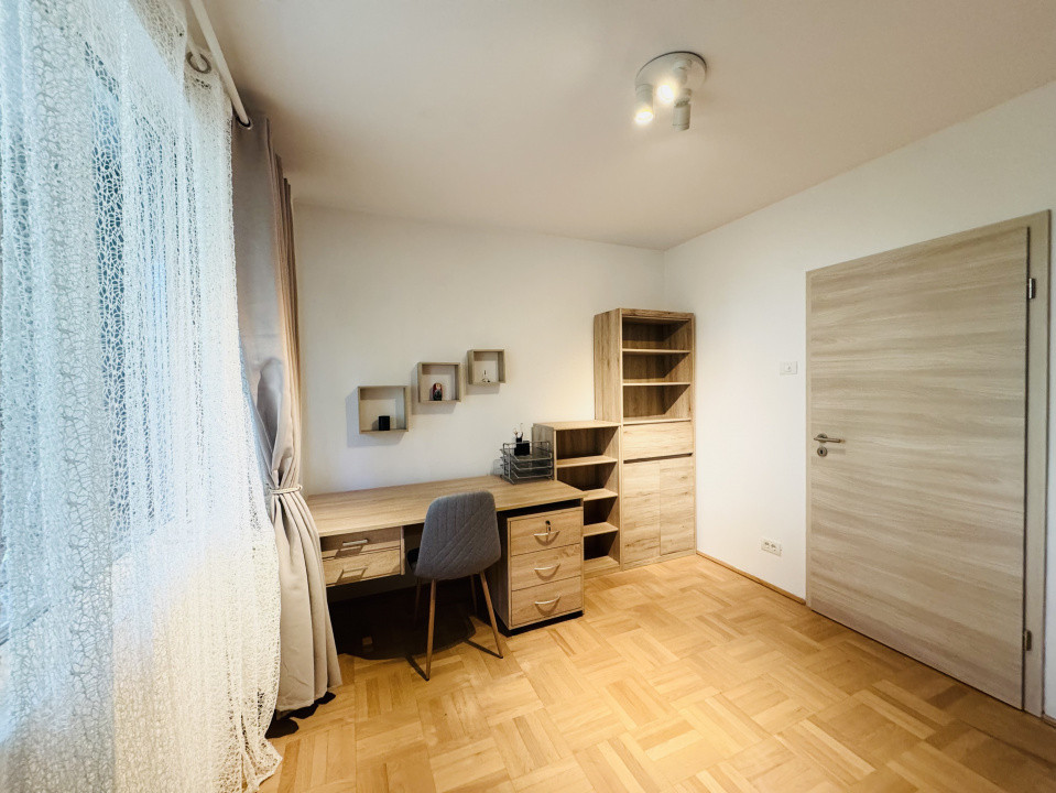 Apartament renovat cu 4 camere Metrou Lujerului