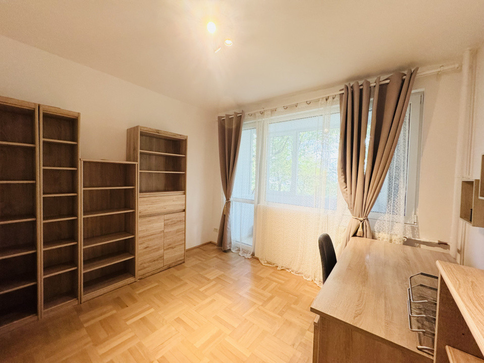 Apartament renovat cu 4 camere Metrou Lujerului