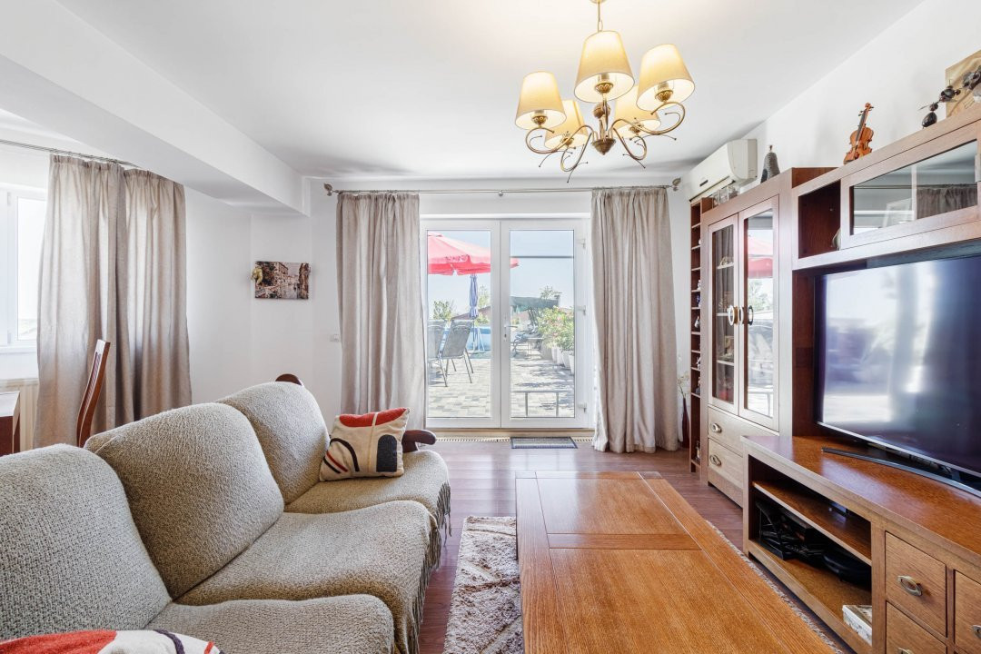 Clădire Modernă, Ideală pentru Locuință sau Afacere, cu Terasă Panoramică