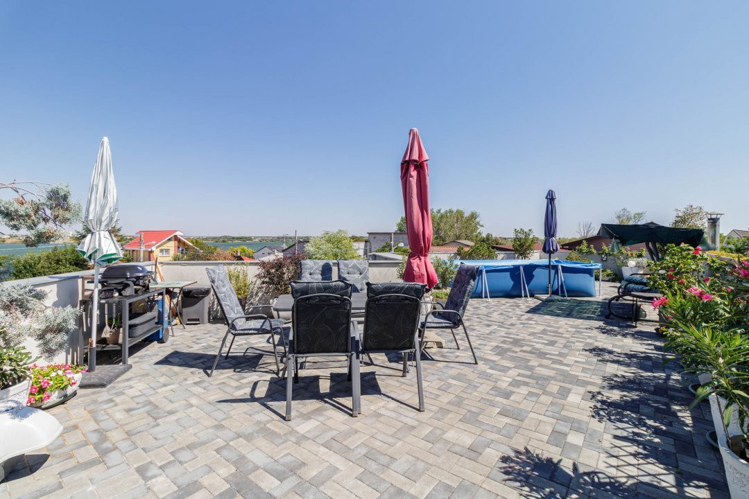 Clădire Modernă, Ideală pentru Locuință sau Afacere, cu Terasă Panoramică