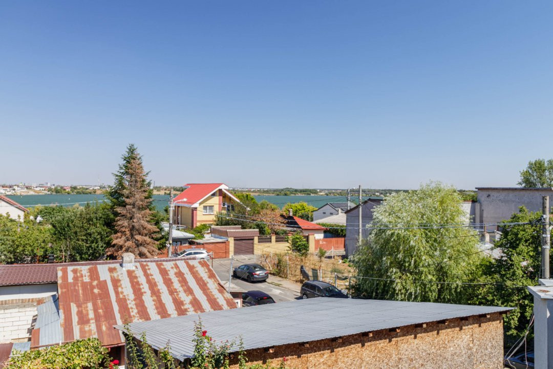 Clădire Modernă, Ideală pentru Locuință sau Afacere, cu Terasă Panoramică