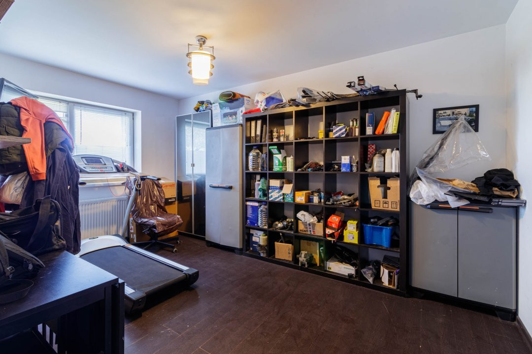 Clădire Modernă, Ideală pentru Locuință sau Afacere, cu Terasă Panoramică