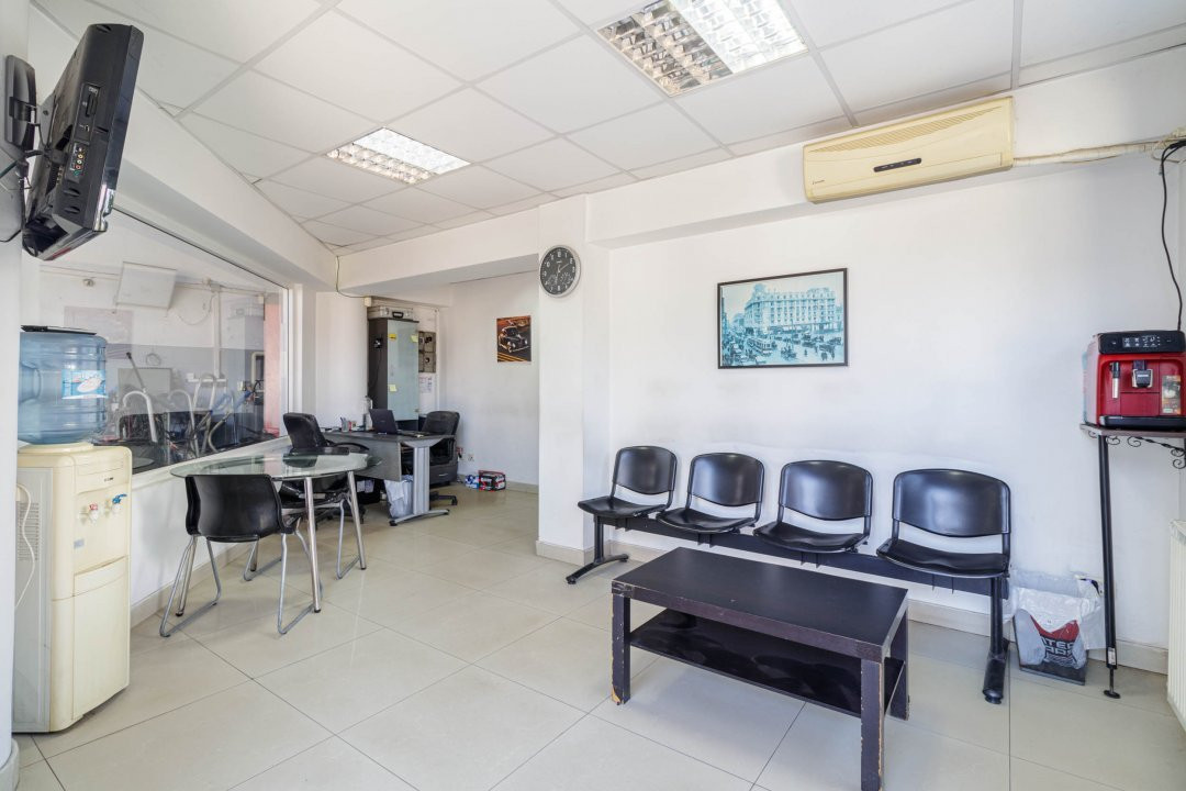 Clădire Modernă, Ideală pentru Locuință sau Afacere, cu Terasă Panoramică