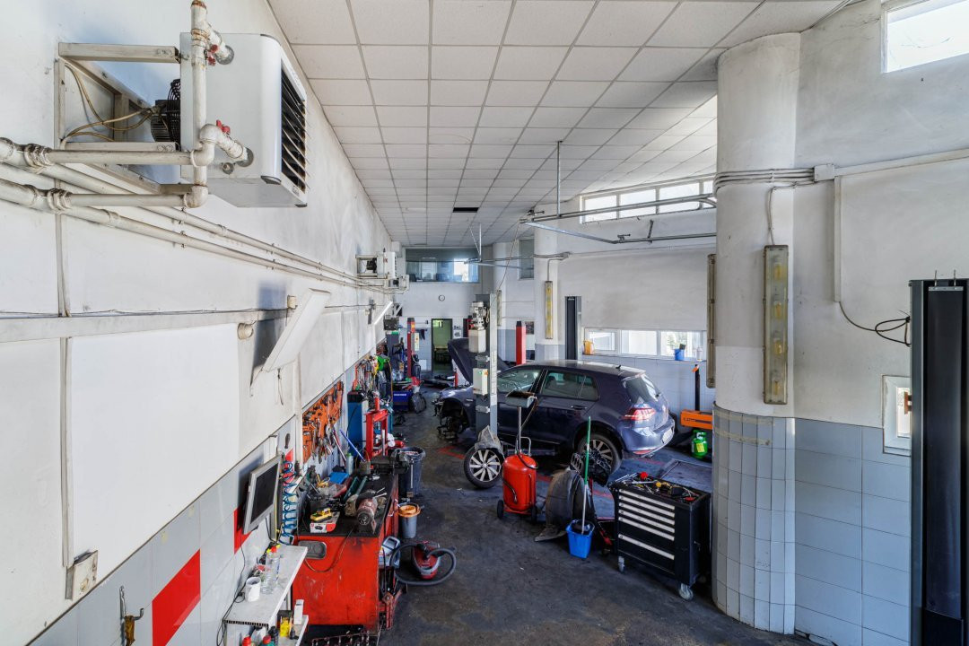 Clădire Modernă, Ideală pentru Locuință sau Afacere, cu Terasă Panoramică