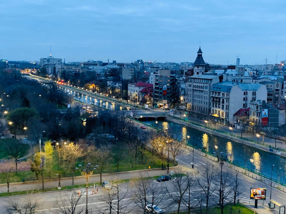 Apartament foarte spatios cu 2 Camere Bdul Libertatii-Parc Izvor