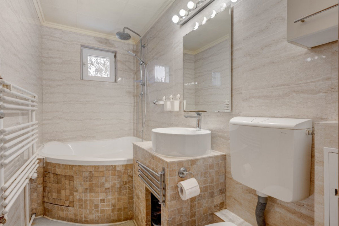 Nerva Traian - decomandat - centrală termica - bloc reabilitat 