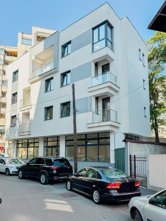 Bloc integral in Piata Unirii. Pretabil pentru Hotel, Clinica Medicala, birouri