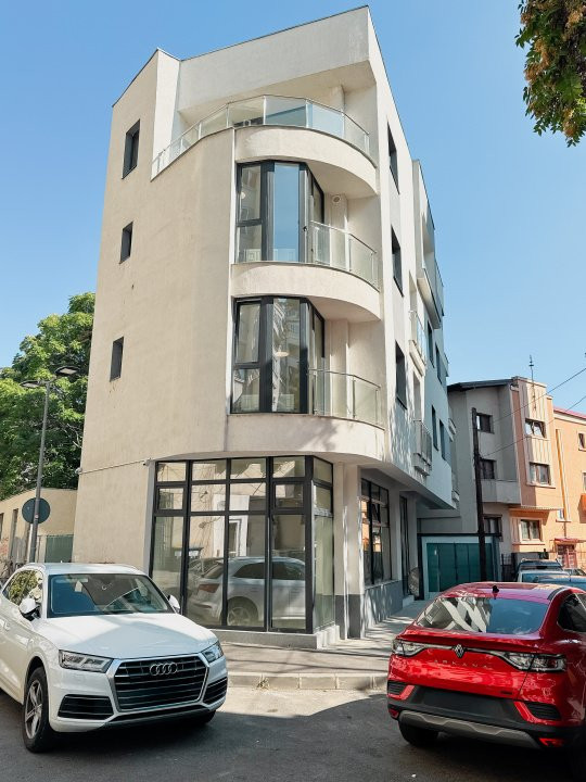 Bloc integral in Piata Unirii. Pretabil pentru Hotel, Clinica Medicala, birouri