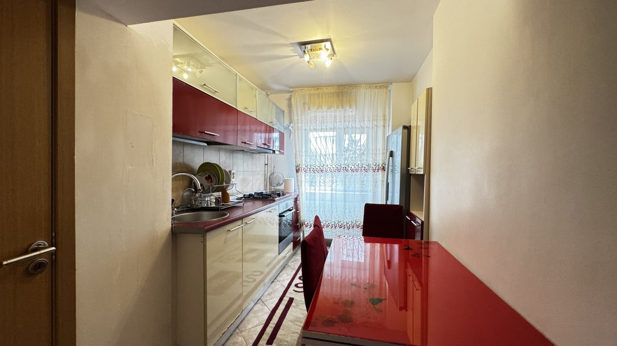 De vanzare 3 camere | Bd. Decebal | Etaj 2/8 | 92 mp | 2 băi 