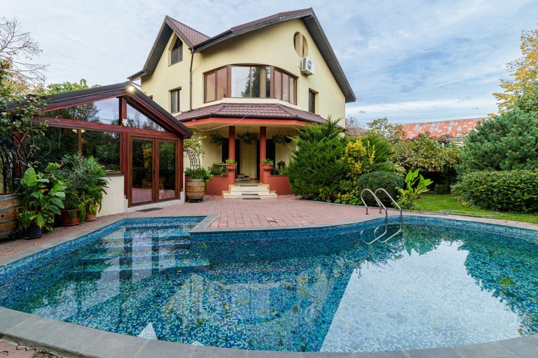 Vilă individuală cu piscină,  garaj dublu • teren 766 mp • Popești-Leordeni