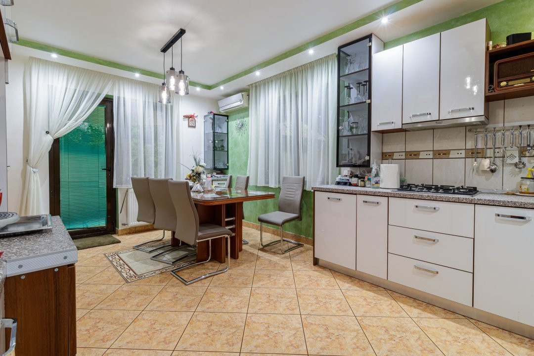 Vilă individuală cu piscină,  garaj dublu • teren 766 mp • Popești-Leordeni