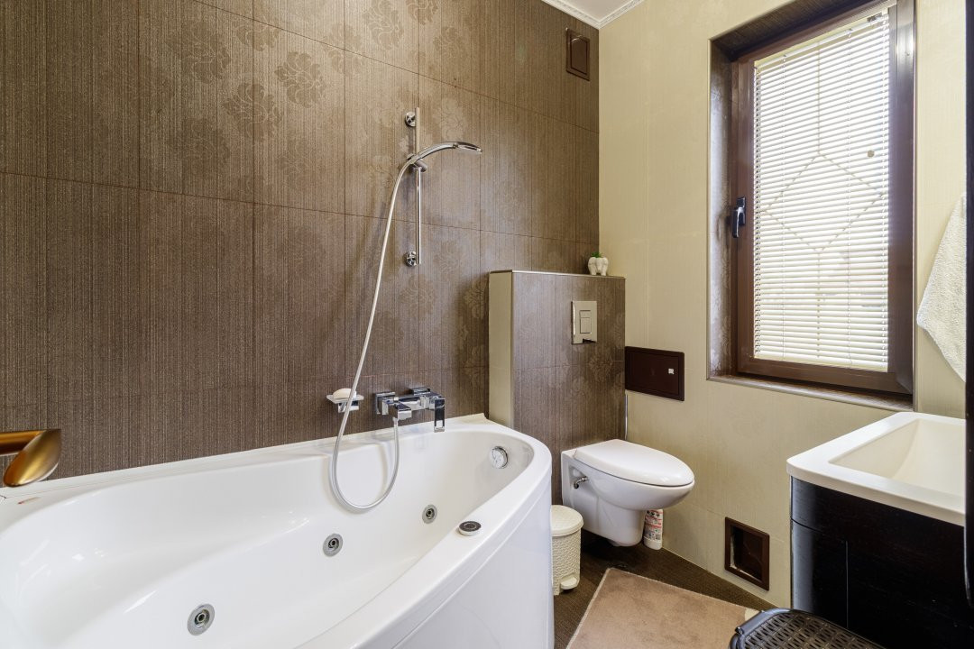 Vilă individuală cu piscină,  garaj dublu • teren 766 mp • Popești-Leordeni