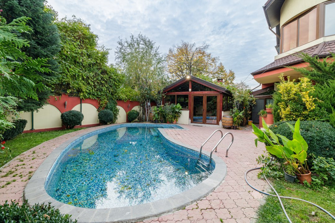 Vilă individuală cu piscină,  garaj dublu • teren 766 mp • Popești-Leordeni