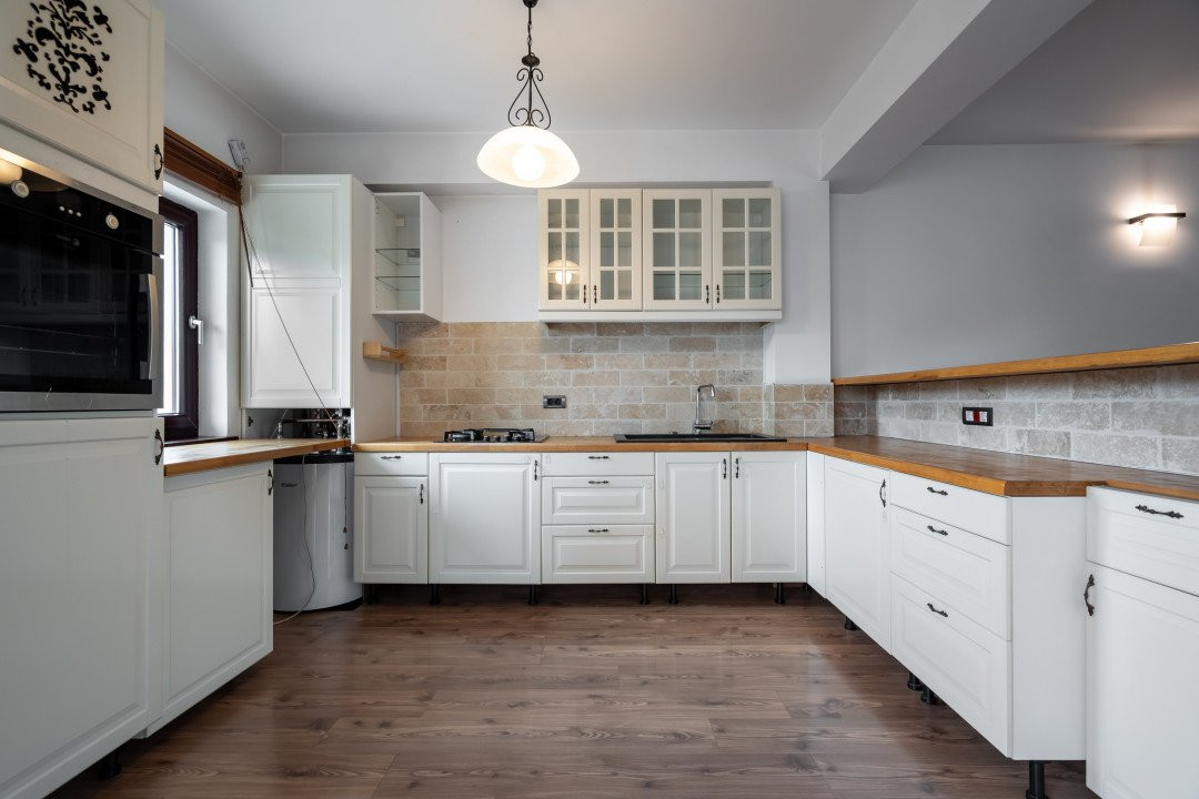 VANZARE VILA 12 CAMERE POPESTI LEORDENI – DRUMUL FERMEI